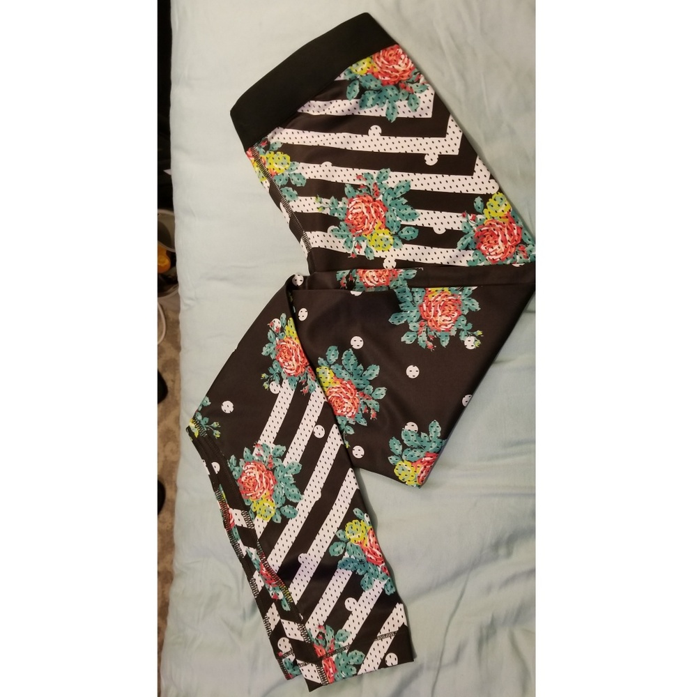 NWOT Nike Pro Floral Leggings Limited Edition